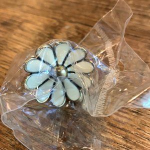 Brand New Detailed Cute Flower Ring